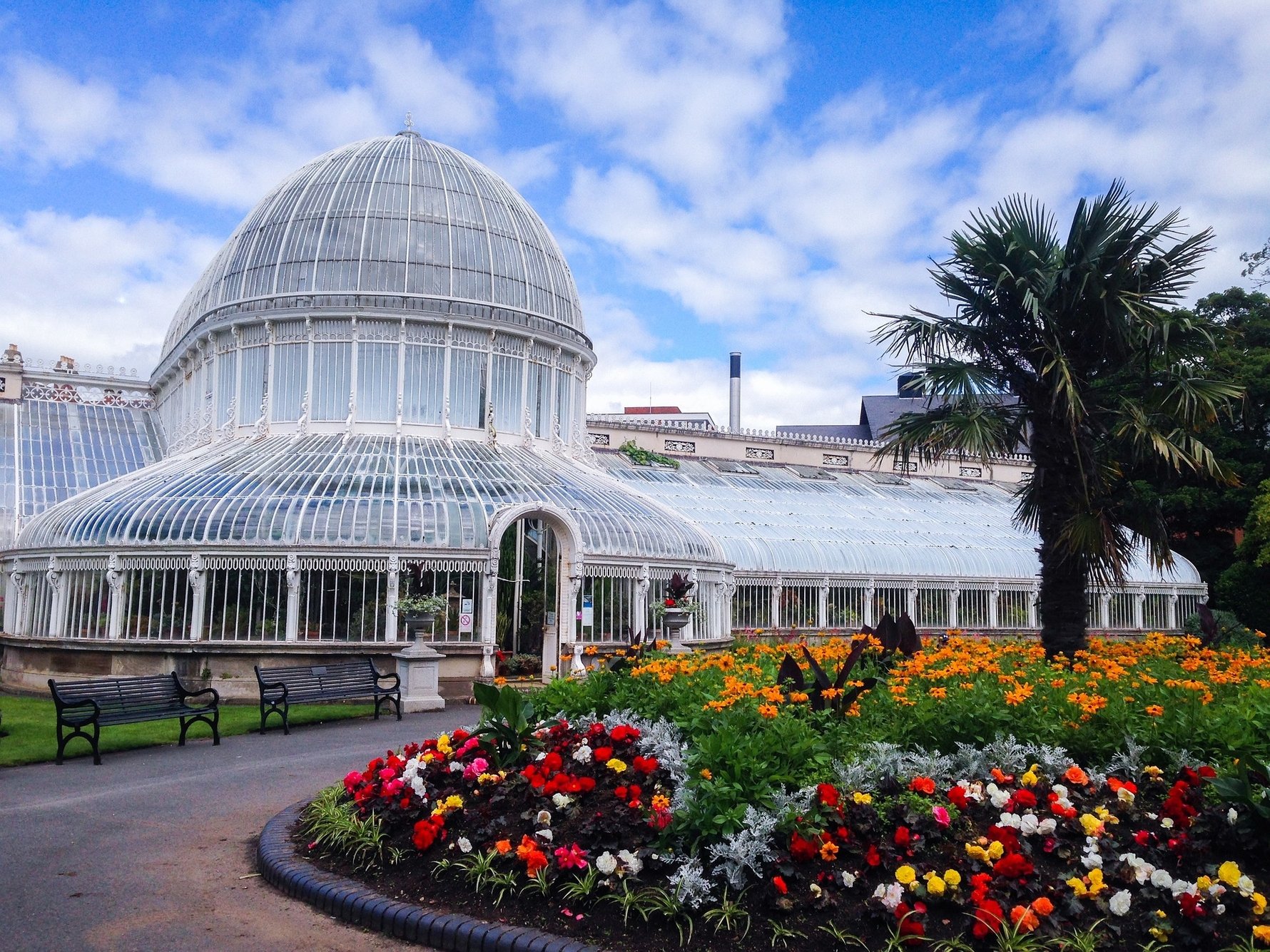 Botanical garden and building with a dome in Belfast