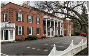 Outside view of the Country Inn in Berkeley Springs