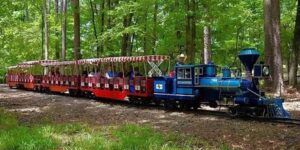 Hochatown train