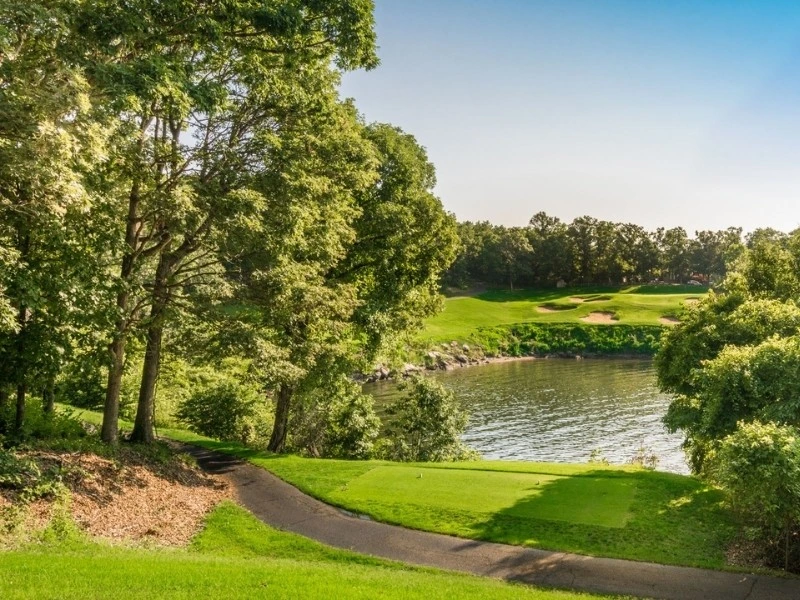 lakeside golf course. its golf course chic