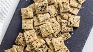 Seasoned crackers