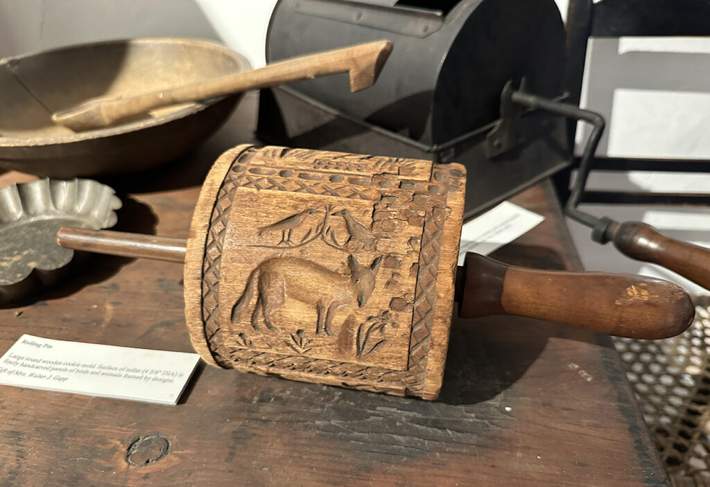 a wooden rolling pin with carved designs it it