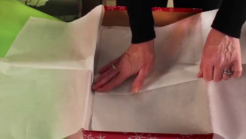 Using tissue paper to pack