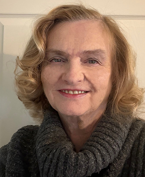 headshot of lady with shoulder lenth light brown hair
