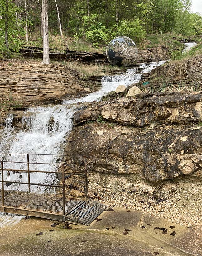 Waterfall walkway 